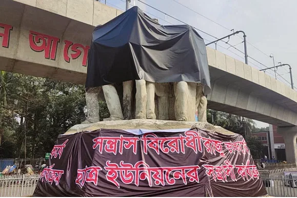 ভিন্নমতের ছাত্রদের পেটানো যেখানে অপরাধ নয়